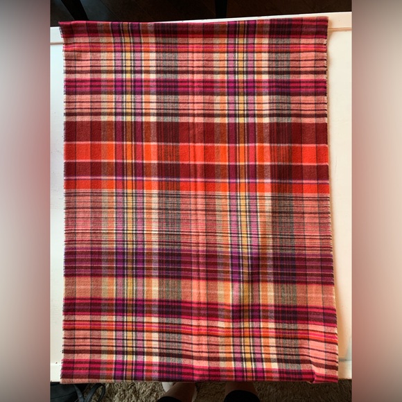 NWOT Coshmink Winter scarf and toque - Picture 3 of 4